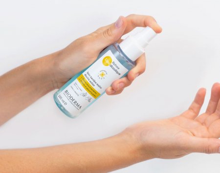 Biphase lipoalcoolique hydrating hand sanitizer